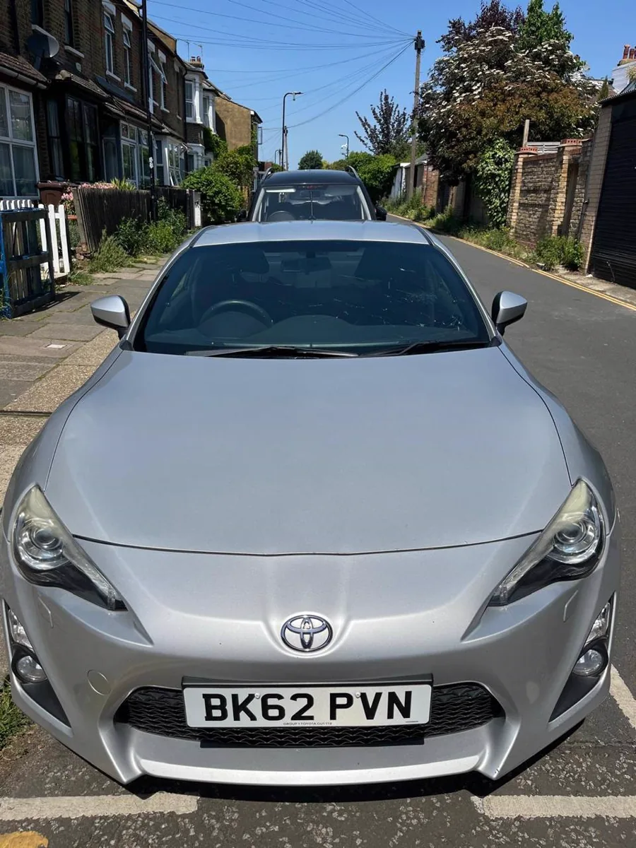 Silver Hyundai after completed windscreen service